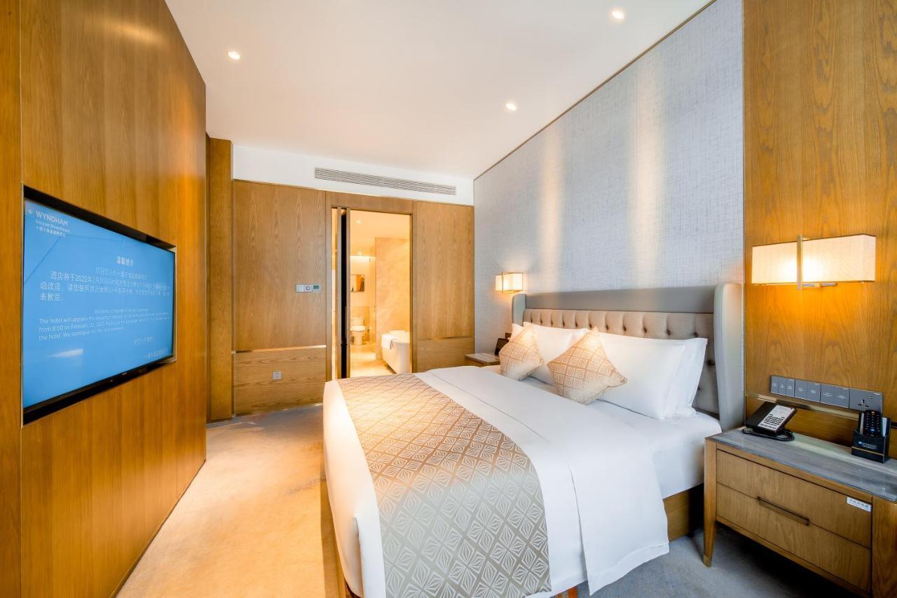 Hotel Wyndham Shiyan Downtown Esterno foto