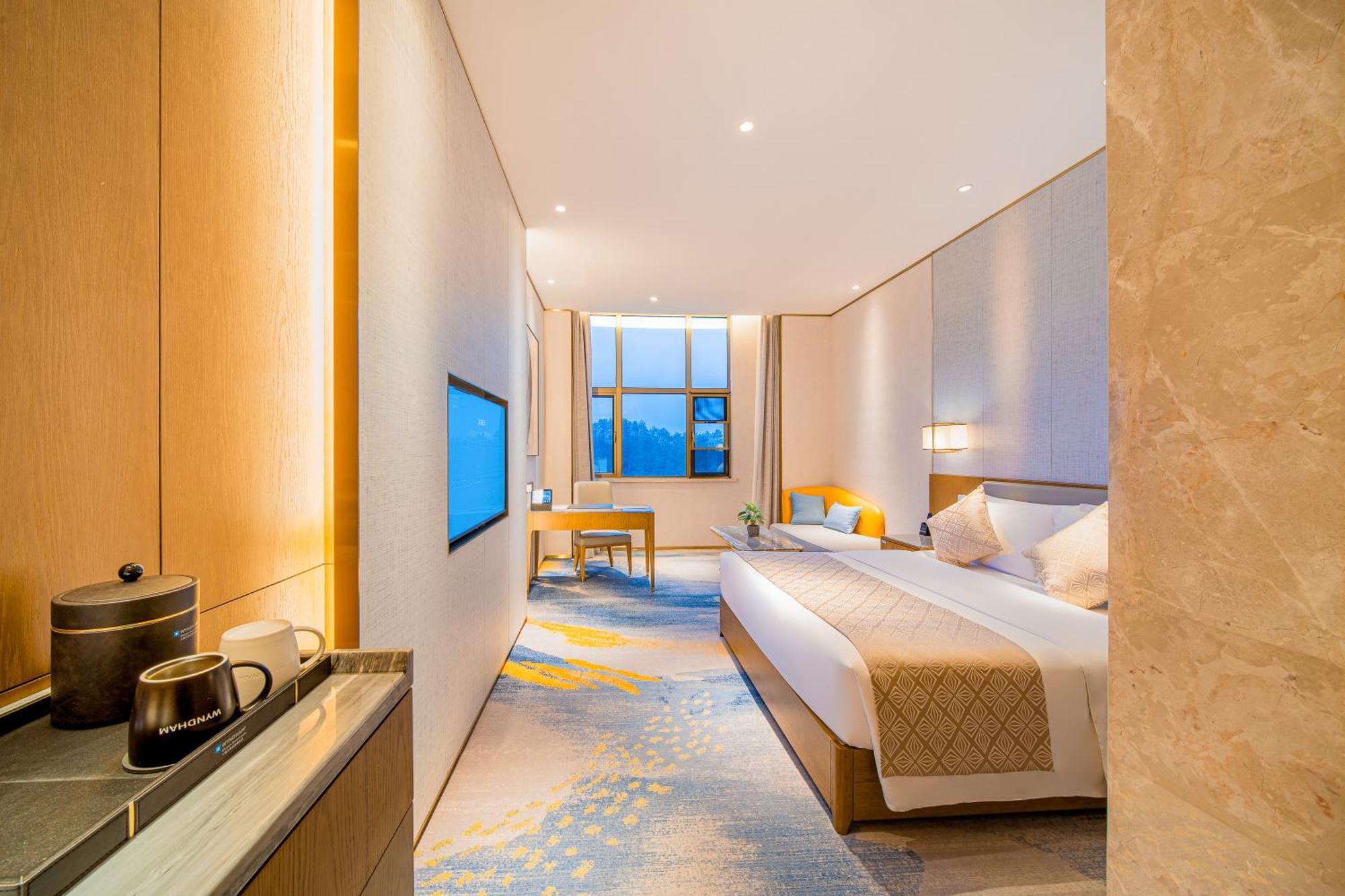 Hotel Wyndham Shiyan Downtown Esterno foto